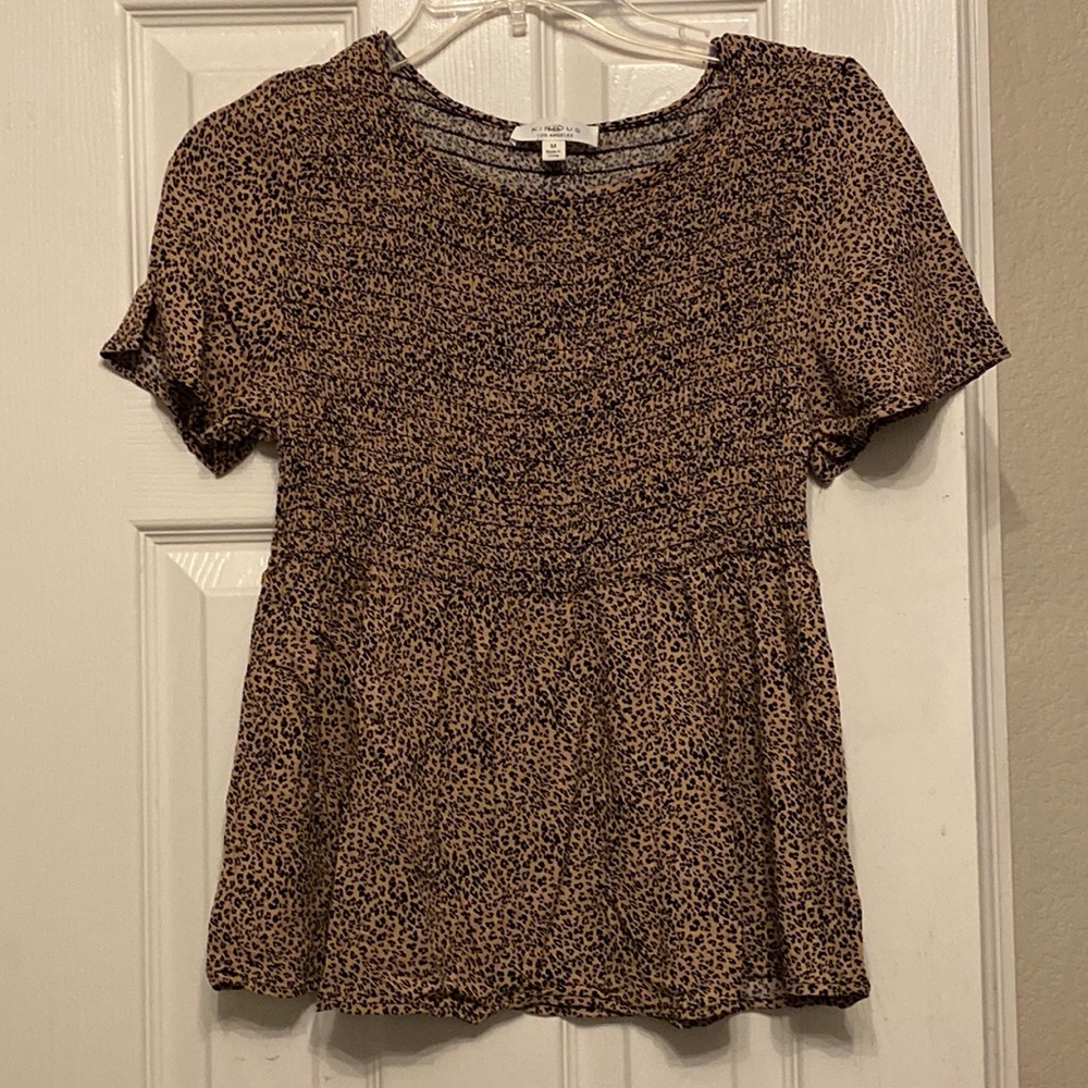Women’s Med. KIRIOUS Los Angeles Smocked Cheetah Print Short Sleeve Top,Rayon